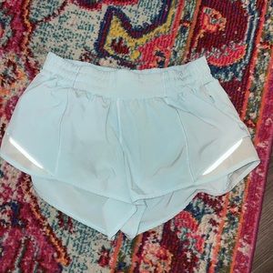 low rise hotty hot lululemon shorts 2.5 inseam 6